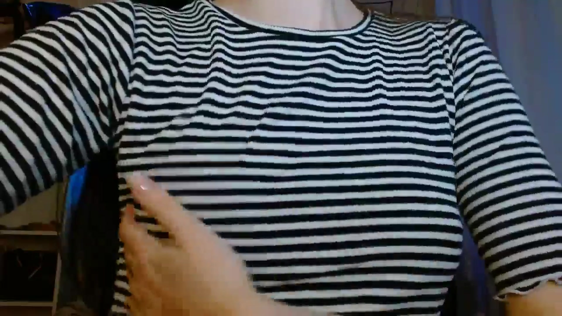 Gallery image thumbnail from ElsieF_'s myfreecams stream on, 05/25/2024, 17:05 image 17 of 20