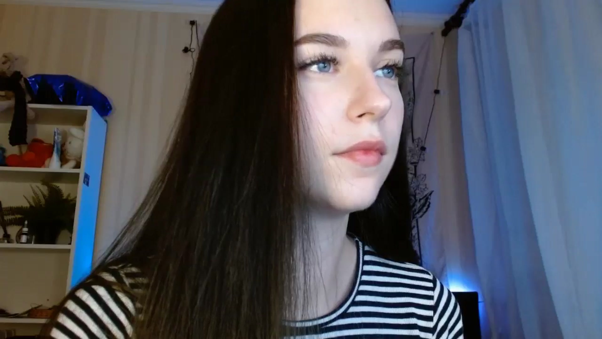 Gallery image thumbnail from ElsieF_'s myfreecams stream on, 05/25/2024, 17:05 image 2 of 20