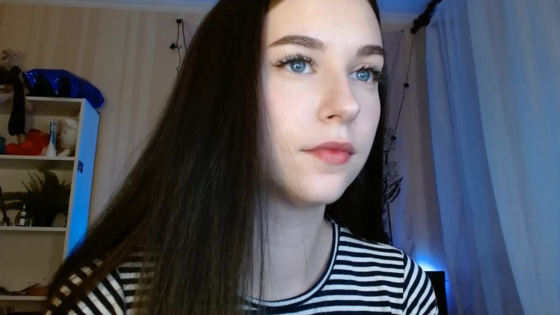 Gallery image thumbnail from ElsieF_'s myfreecams stream on, 05/25/2024, 17:05 image 1 of 20