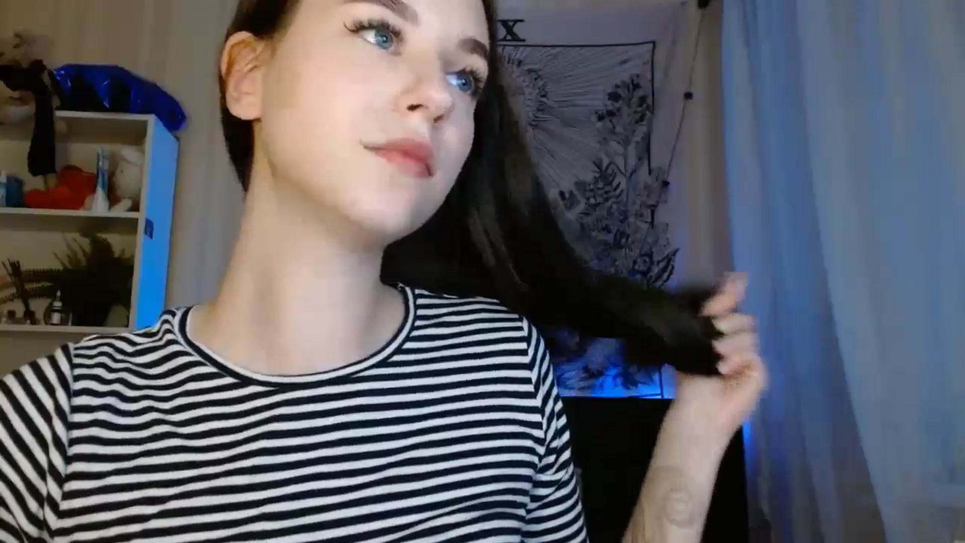 Gallery image thumbnail from ElsieF_'s myfreecams stream on, 05/25/2024, 17:05 image 16 of 20