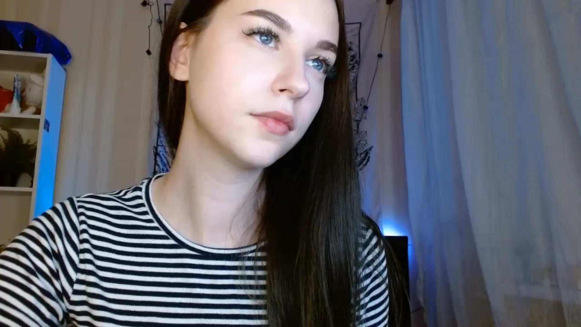 Gallery image thumbnail from ElsieF_'s myfreecams stream on, 05/25/2024, 17:38 image 8 of 20