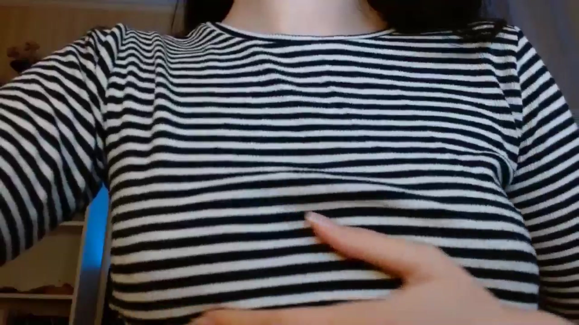 Gallery image thumbnail from ElsieF_'s myfreecams stream on, 05/25/2024, 17:38 image 10 of 20