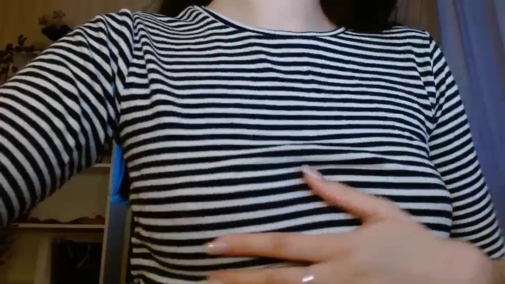 Gallery image thumbnail from ElsieF_'s myfreecams stream on, 05/25/2024, 17:38 image 5 of 20