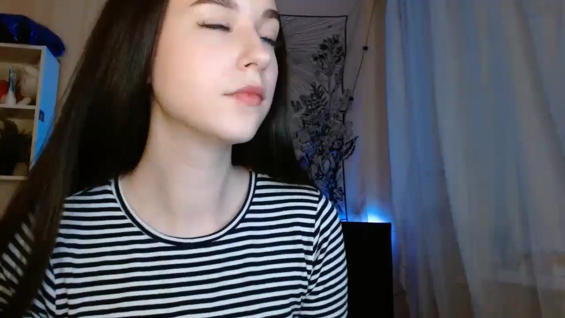 Gallery image thumbnail from ElsieF_'s myfreecams stream on, 05/25/2024, 17:38 image 4 of 20