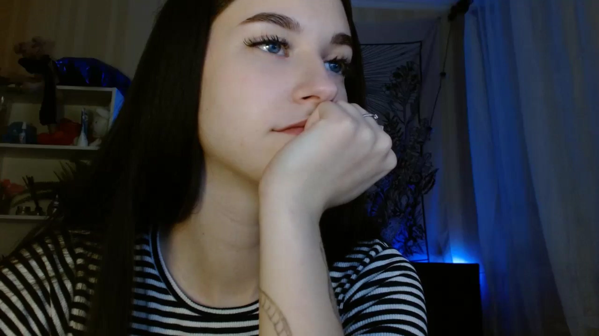 Gallery image thumbnail from ElsieF_'s myfreecams stream on, 05/25/2024, 18:13 image 7 of 20