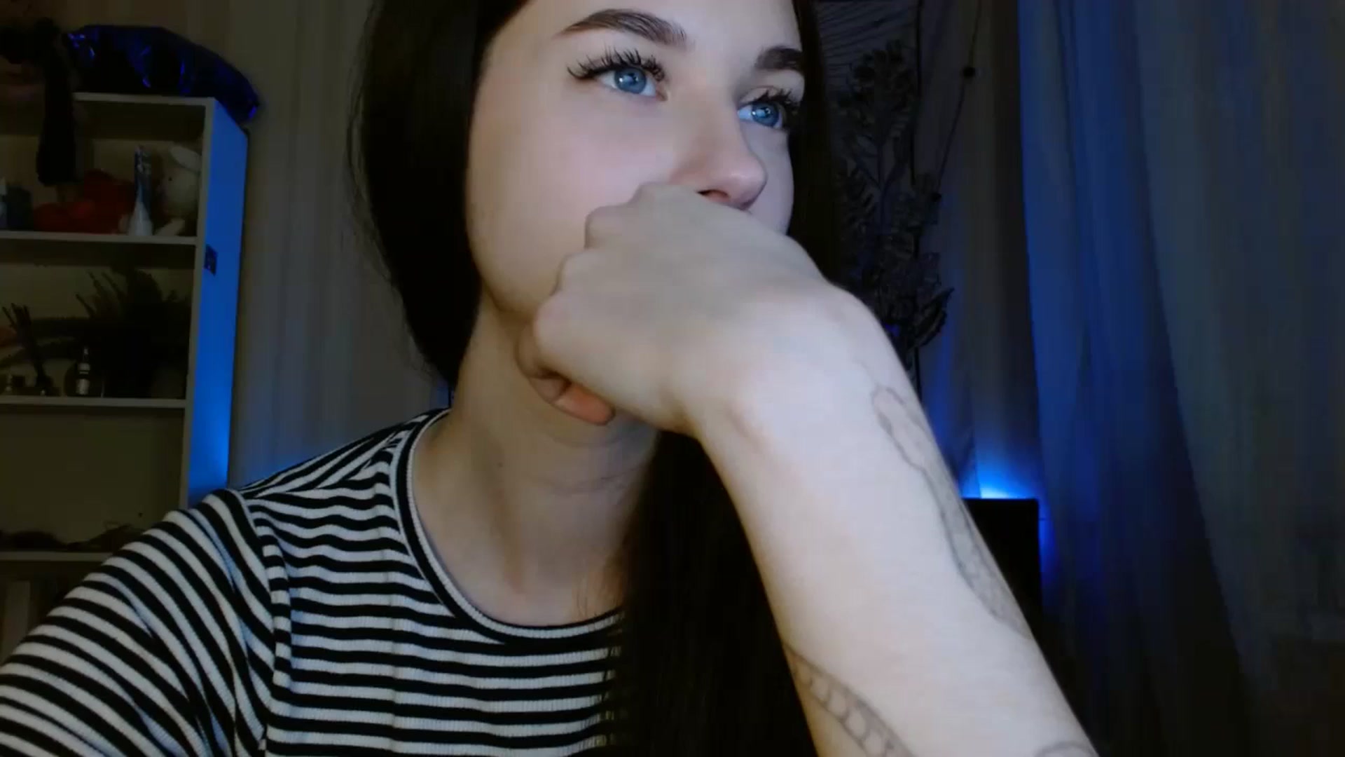 Gallery image thumbnail from ElsieF_'s myfreecams stream on, 05/25/2024, 18:13 image 12 of 20