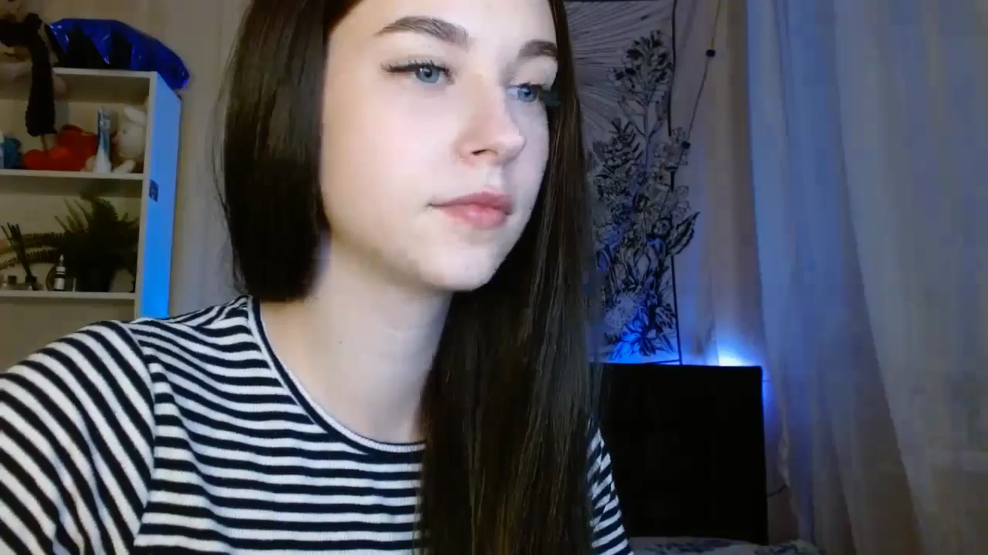 Gallery image thumbnail from ElsieF_'s myfreecams stream on, 05/25/2024, 18:13 image 18 of 20