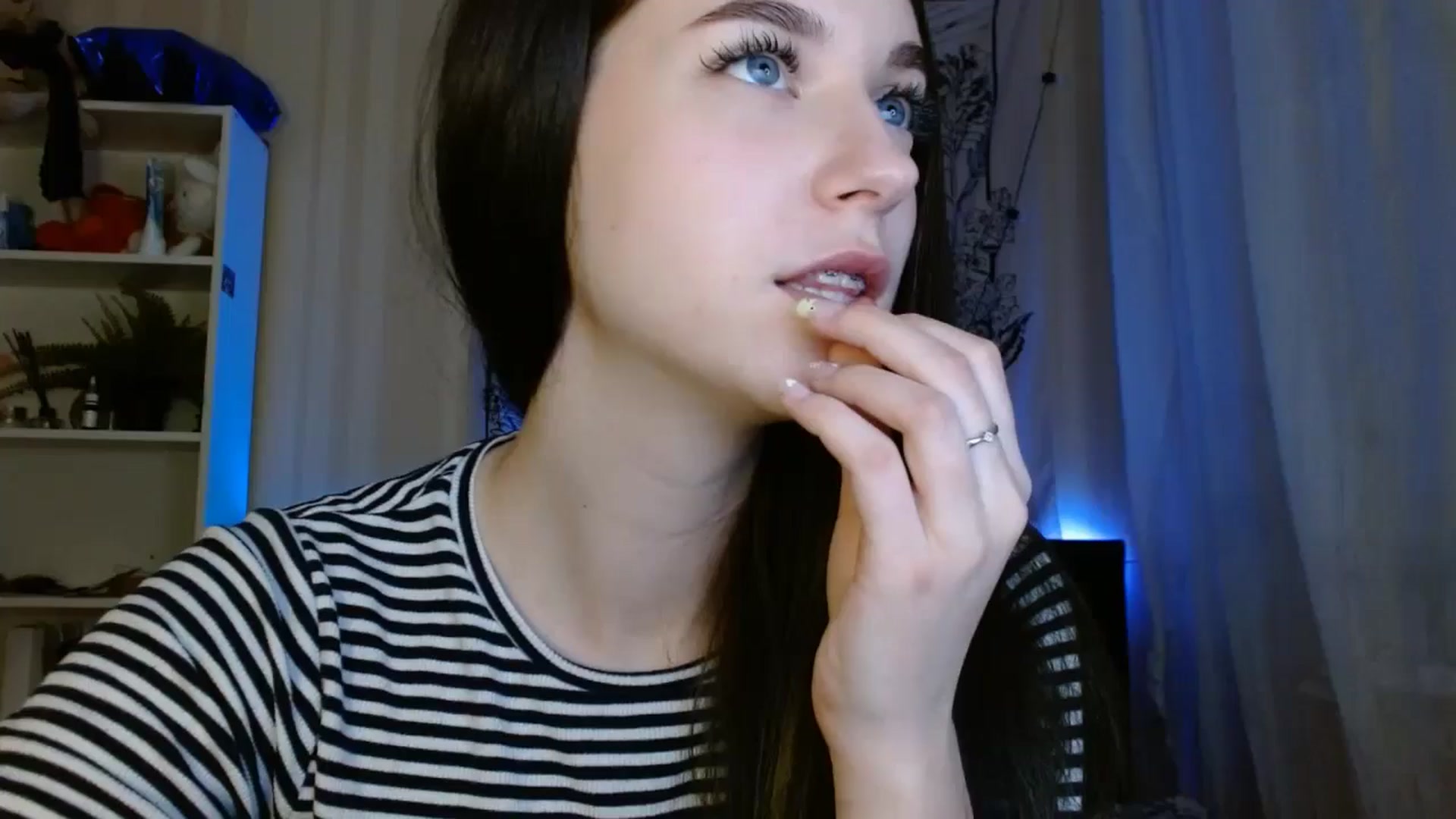 Gallery image thumbnail from ElsieF_'s myfreecams stream on, 05/25/2024, 18:13 image 11 of 20