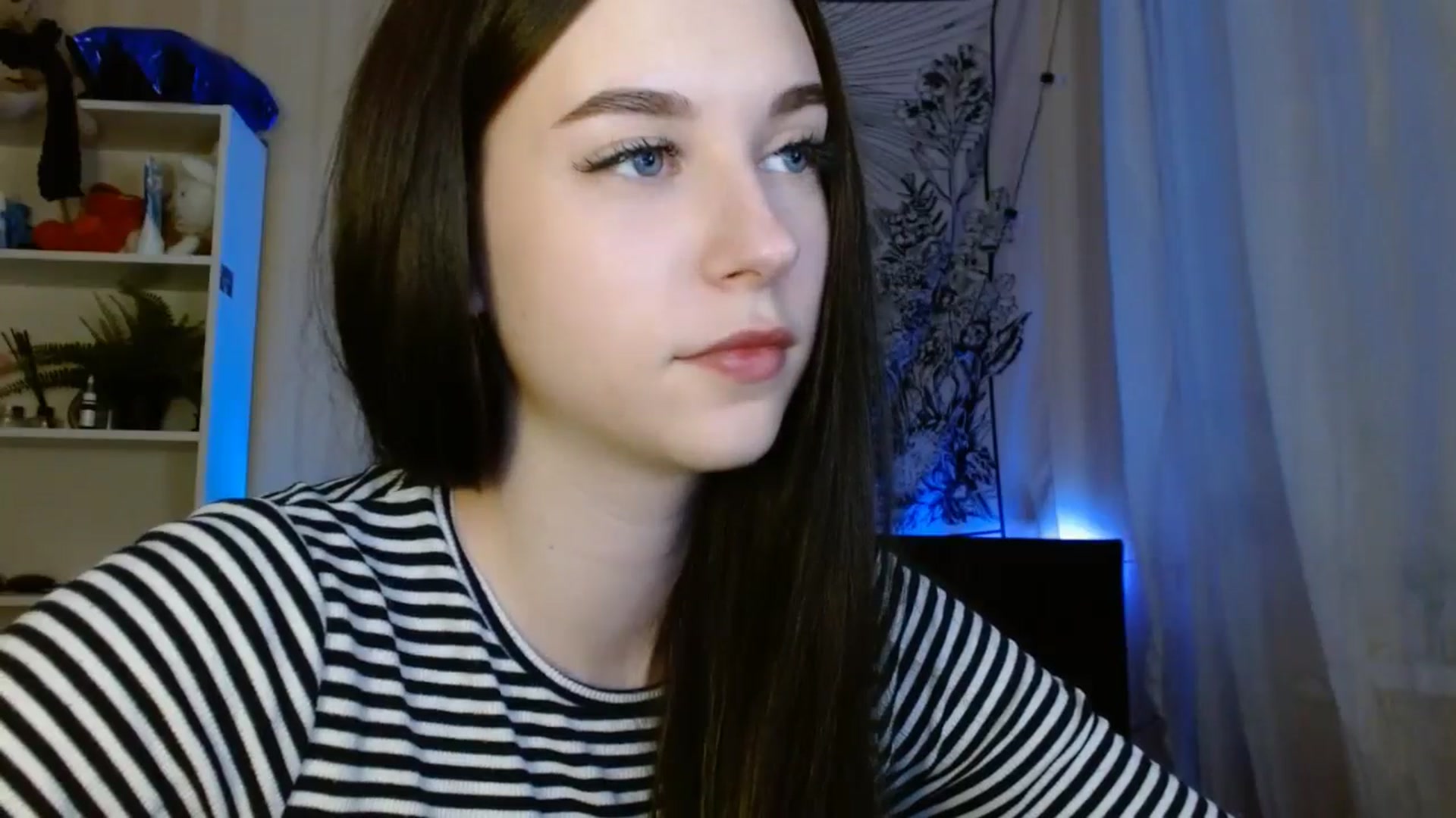 Gallery image thumbnail from ElsieF_'s myfreecams stream on, 05/25/2024, 18:13 image 15 of 20