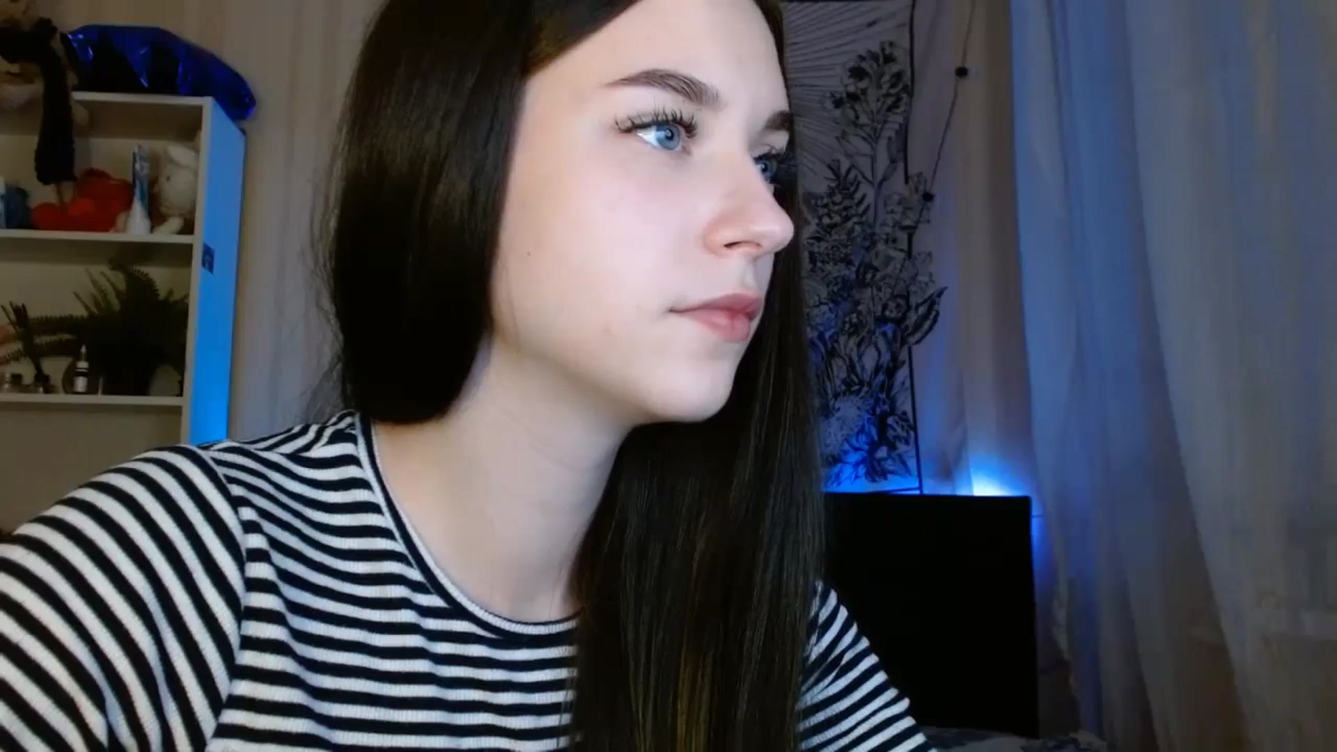 Gallery image thumbnail from ElsieF_'s myfreecams stream on, 05/25/2024, 18:13 image 17 of 20