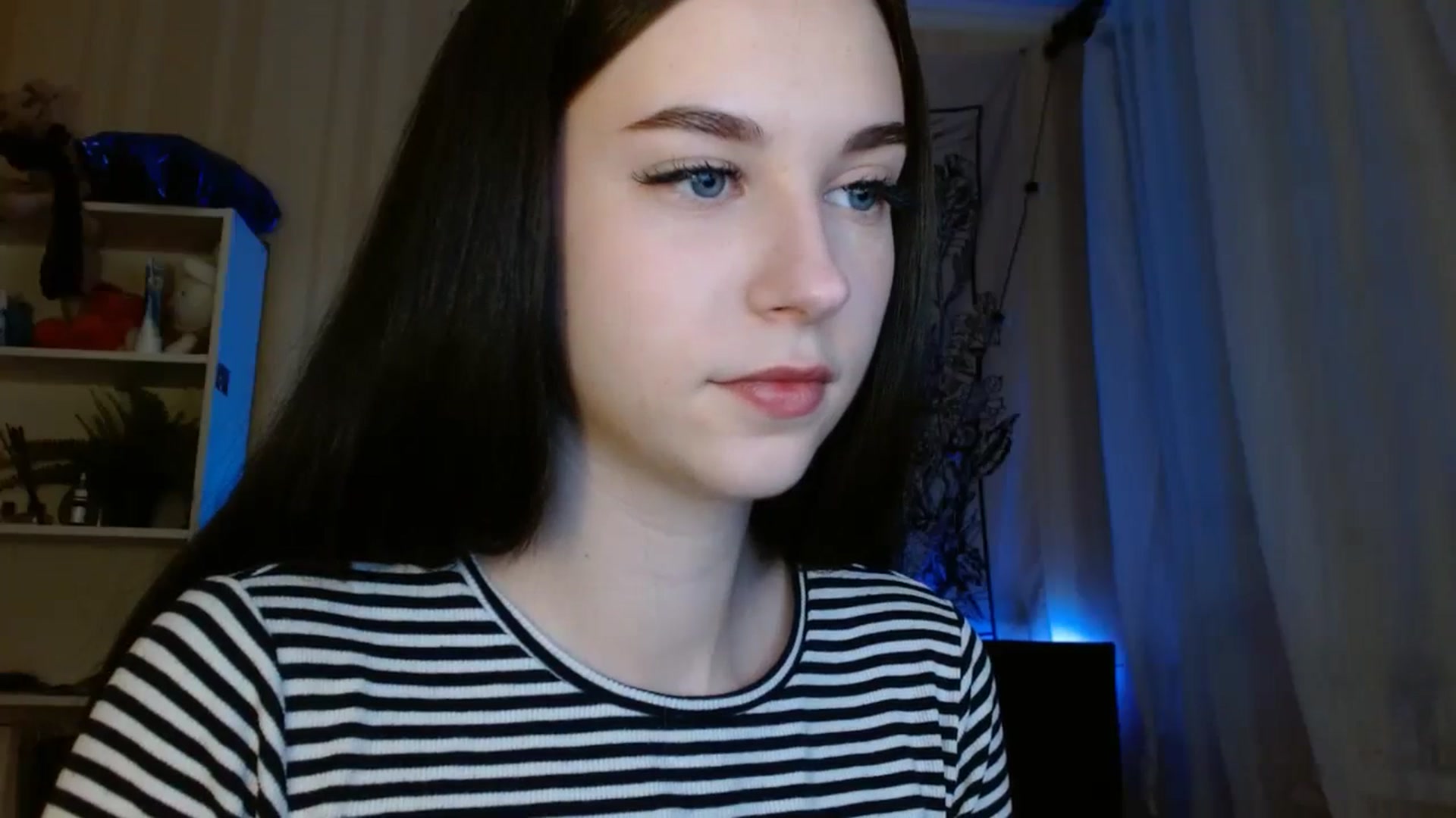 Gallery image thumbnail from ElsieF_'s myfreecams stream on, 05/25/2024, 18:13 image 3 of 20