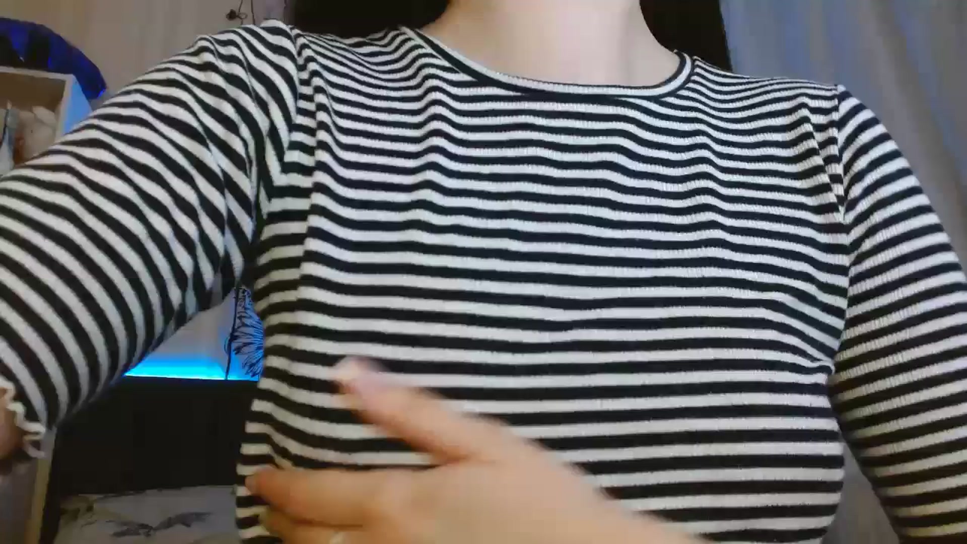 Gallery image thumbnail from ElsieF_'s myfreecams stream on, 05/25/2024, 20:06 image 7 of 20