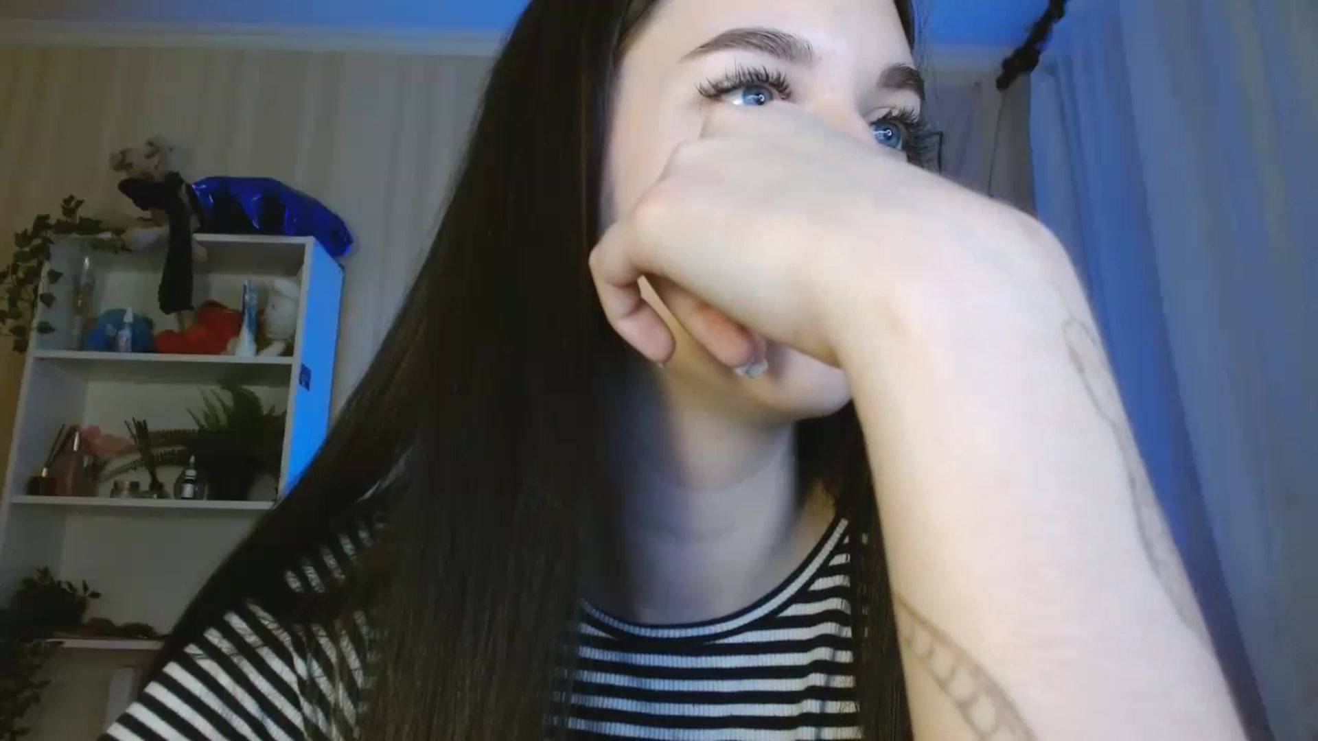 Gallery image thumbnail from ElsieF_'s myfreecams stream on, 05/25/2024, 20:06 image 4 of 20
