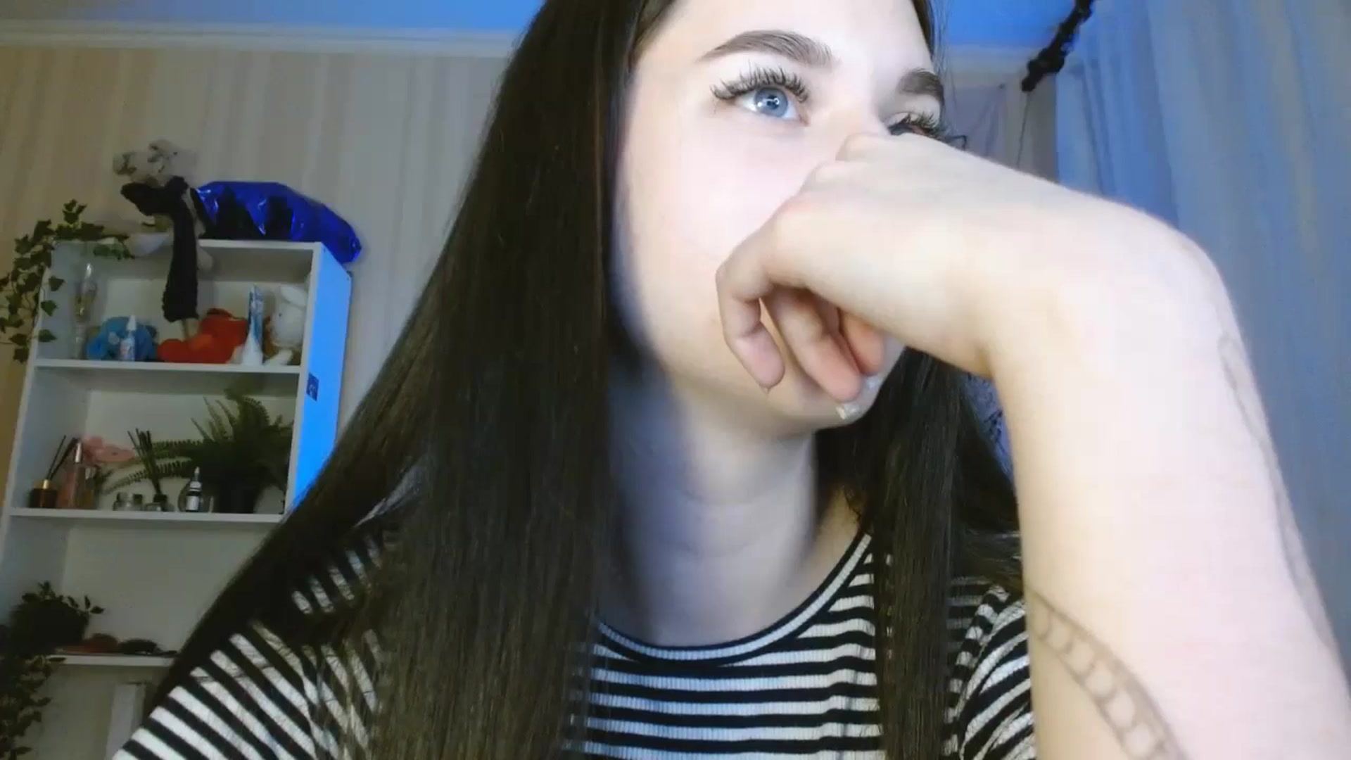 Gallery image thumbnail from ElsieF_'s myfreecams stream on, 05/25/2024, 20:06 image 5 of 20