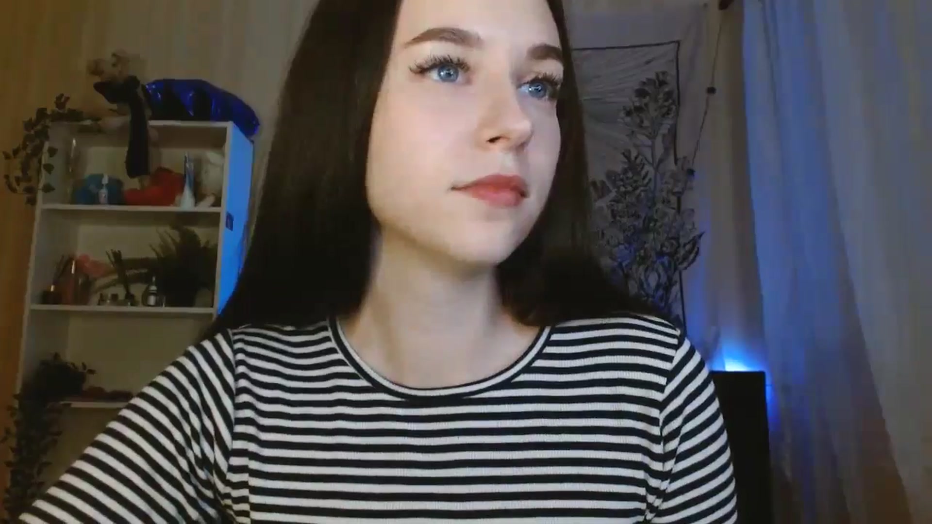 Gallery image thumbnail from ElsieF_'s myfreecams stream on, 05/25/2024, 20:06 image 13 of 20