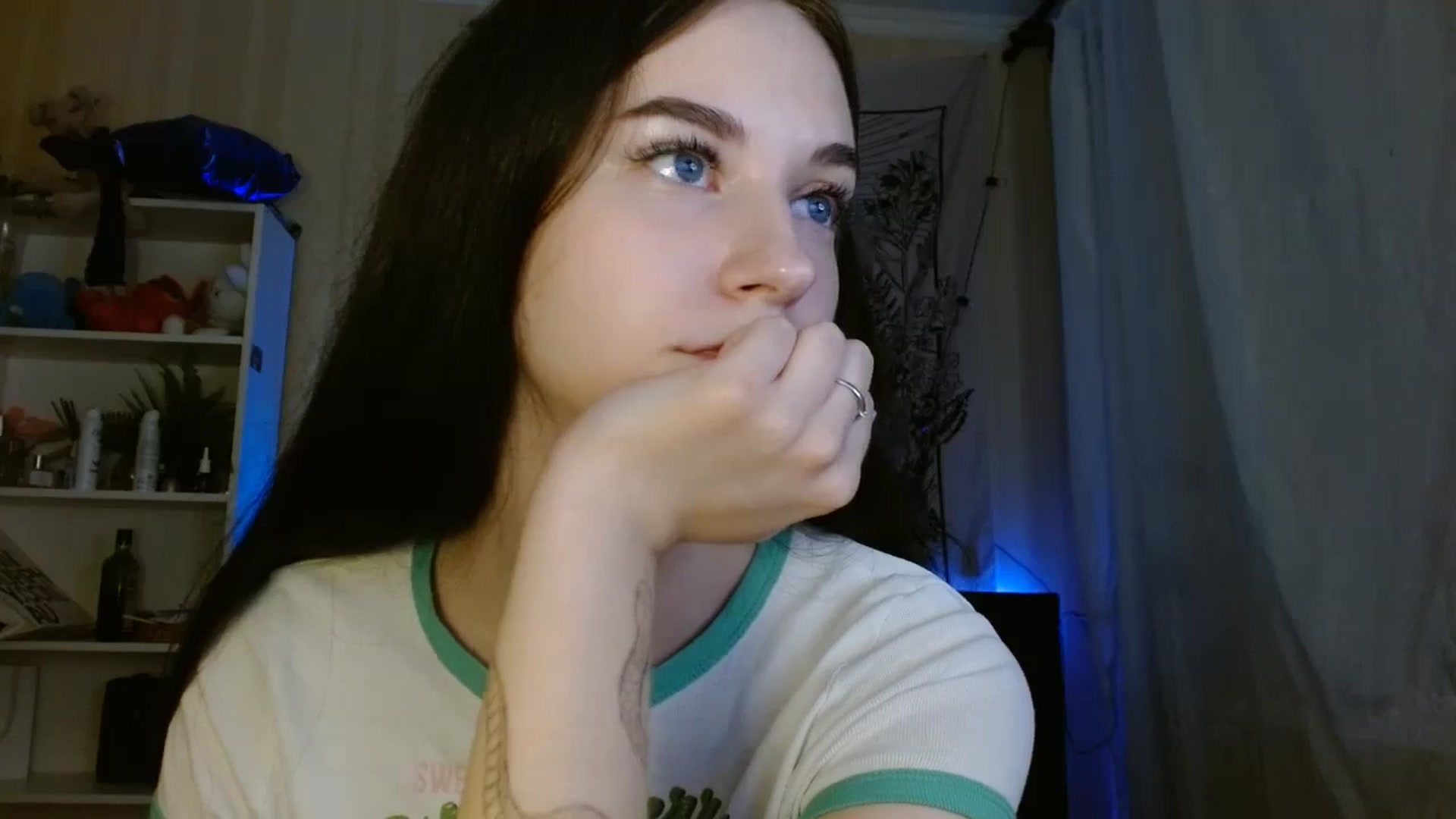 Gallery image thumbnail from ElsieF_'s myfreecams stream on, 06/08/2024, 19:12 image 16 of 20