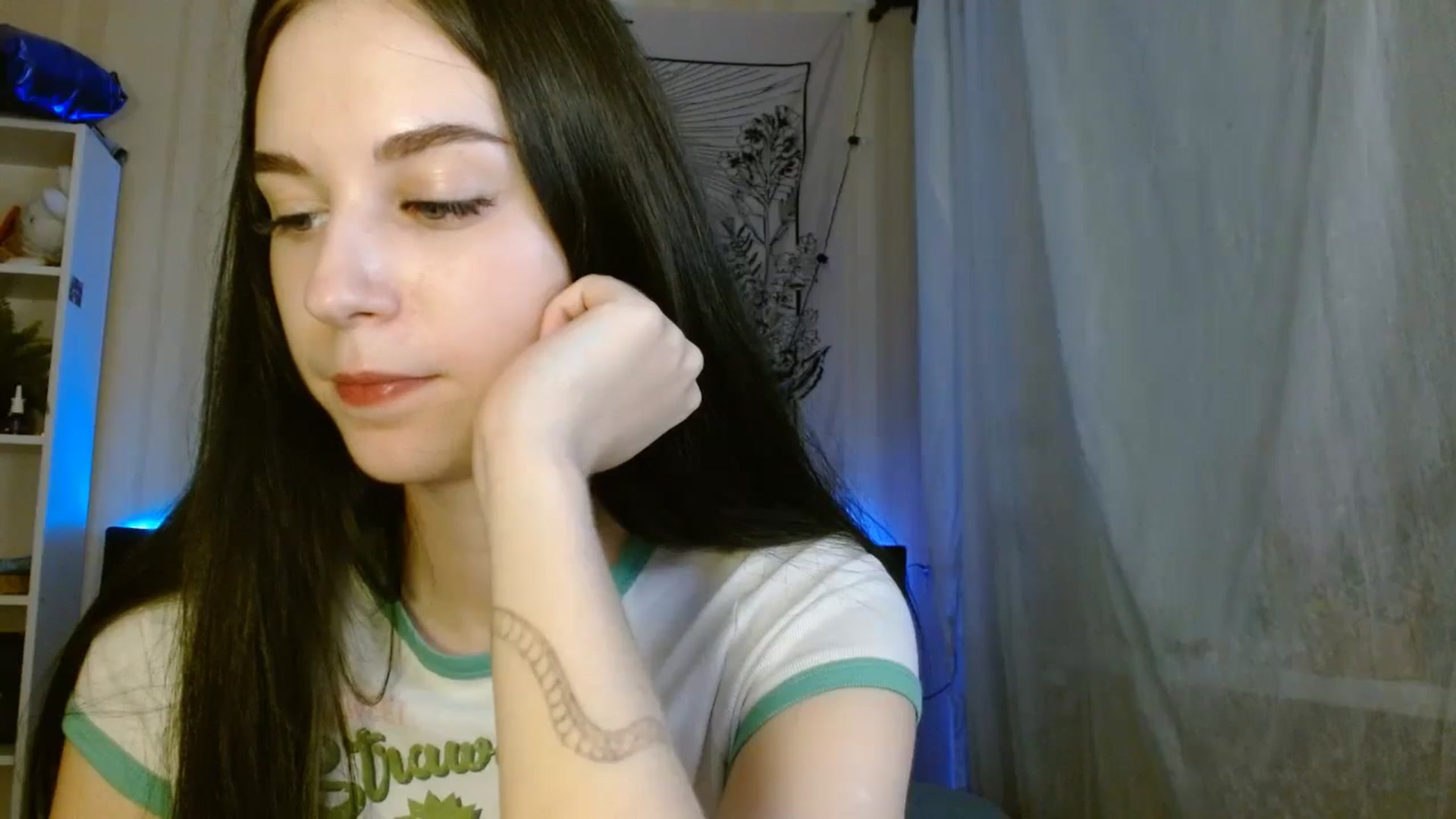 Gallery image thumbnail from ElsieF_'s myfreecams stream on, 06/08/2024, 19:12 image 2 of 20