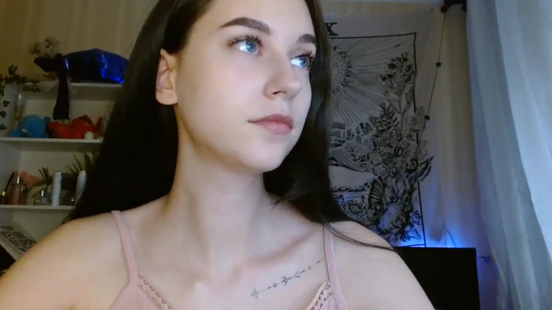 Gallery image thumbnail from ElsieF_'s myfreecams stream on, 06/09/2024, 16:53 image 17 of 20