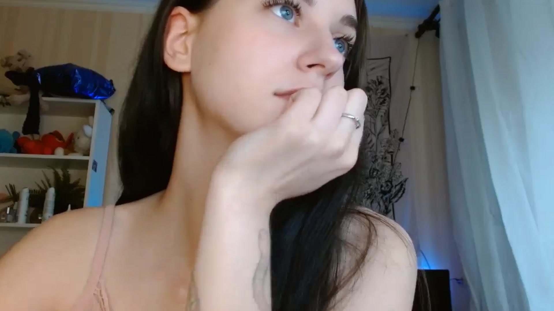 Gallery image thumbnail from ElsieF_'s myfreecams stream on, 06/09/2024, 16:53 image 12 of 20