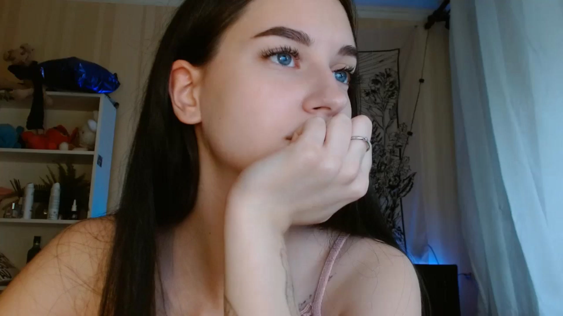 Gallery image thumbnail from ElsieF_'s myfreecams stream on, 06/09/2024, 16:53 image 5 of 20