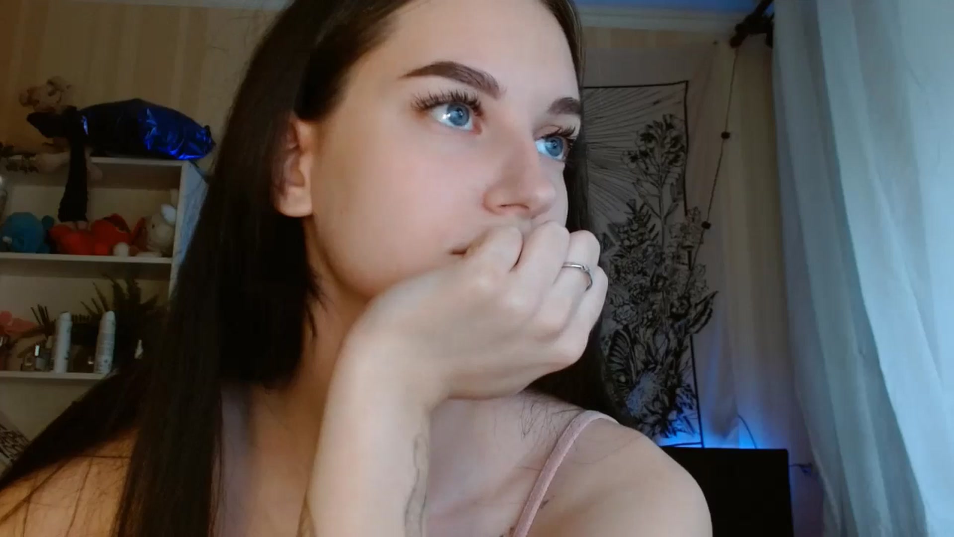 Gallery image thumbnail from ElsieF_'s myfreecams stream on, 06/09/2024, 16:53 image 3 of 20
