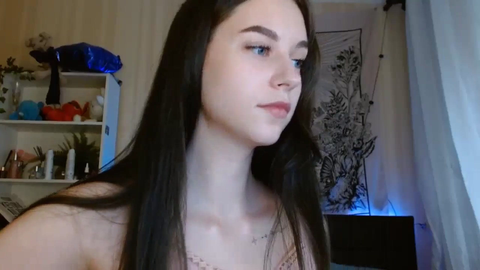 Gallery image thumbnail from ElsieF_'s myfreecams stream on, 06/09/2024, 16:53 image 18 of 20