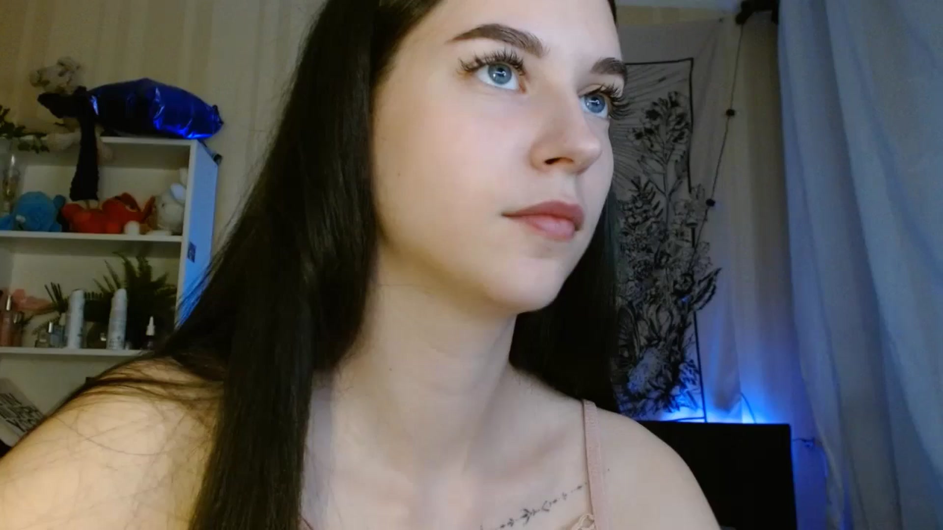Gallery image thumbnail from ElsieF_'s myfreecams stream on, 06/09/2024, 17:51 image 1 of 20
