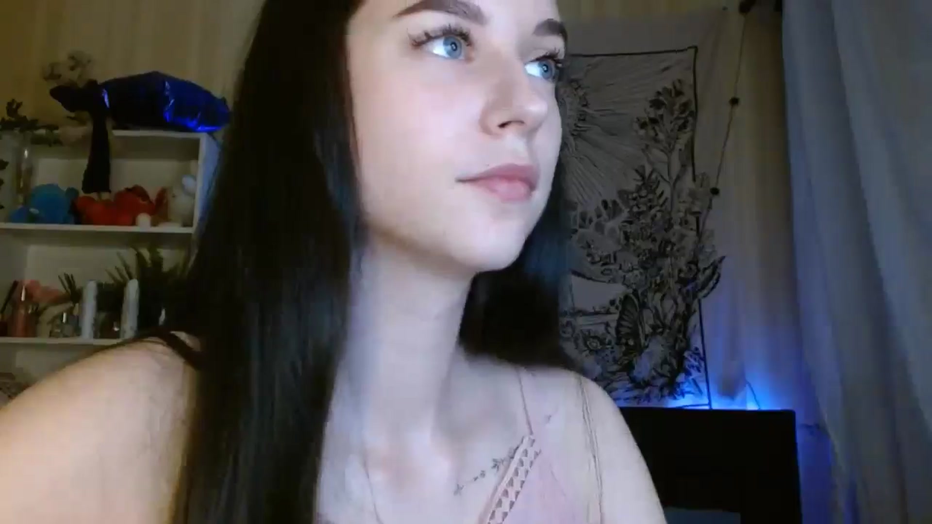Gallery image thumbnail from ElsieF_'s myfreecams stream on, 06/09/2024, 17:51 image 6 of 20