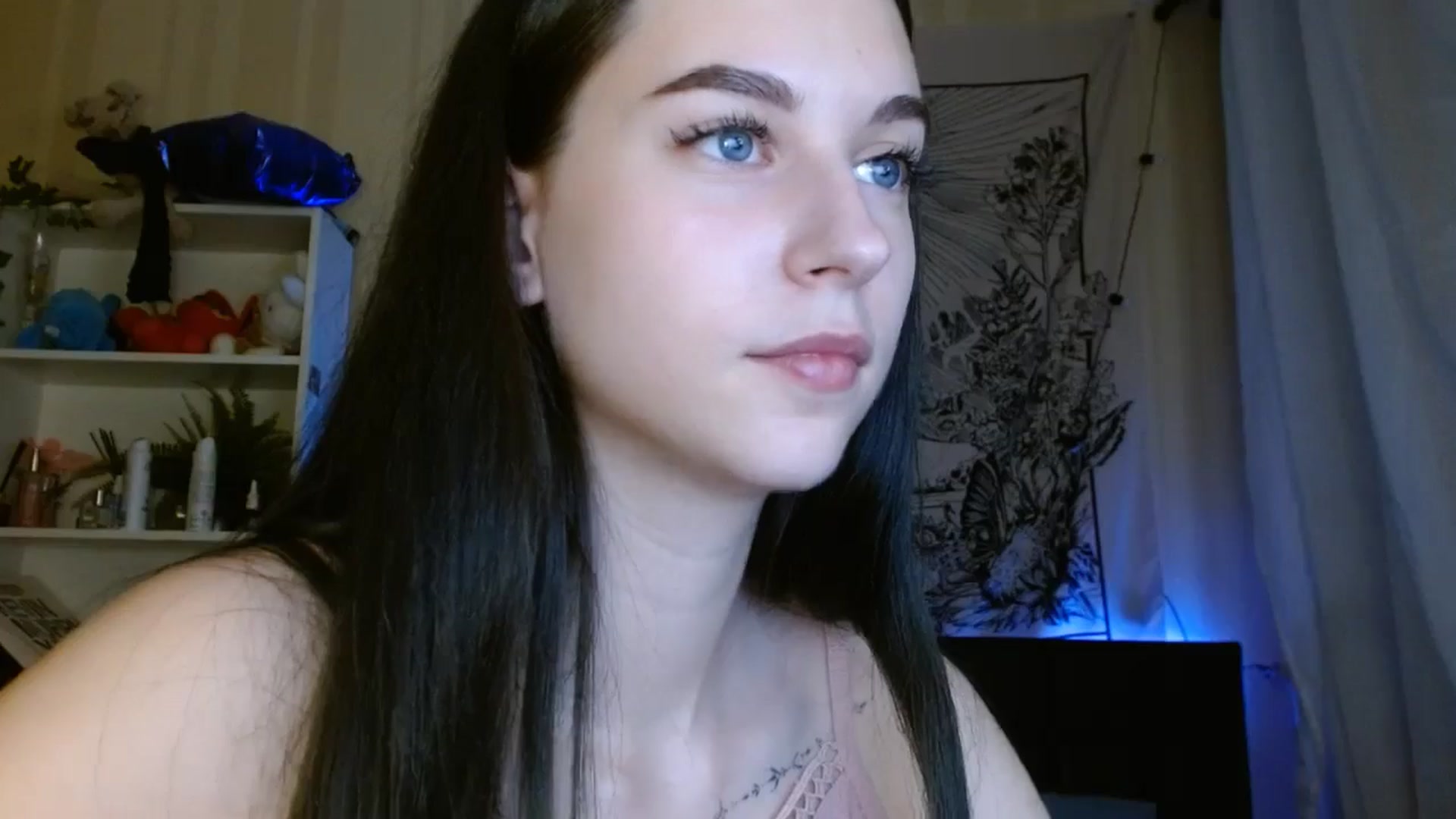 Gallery image thumbnail from ElsieF_'s myfreecams stream on, 06/09/2024, 17:51 image 7 of 20