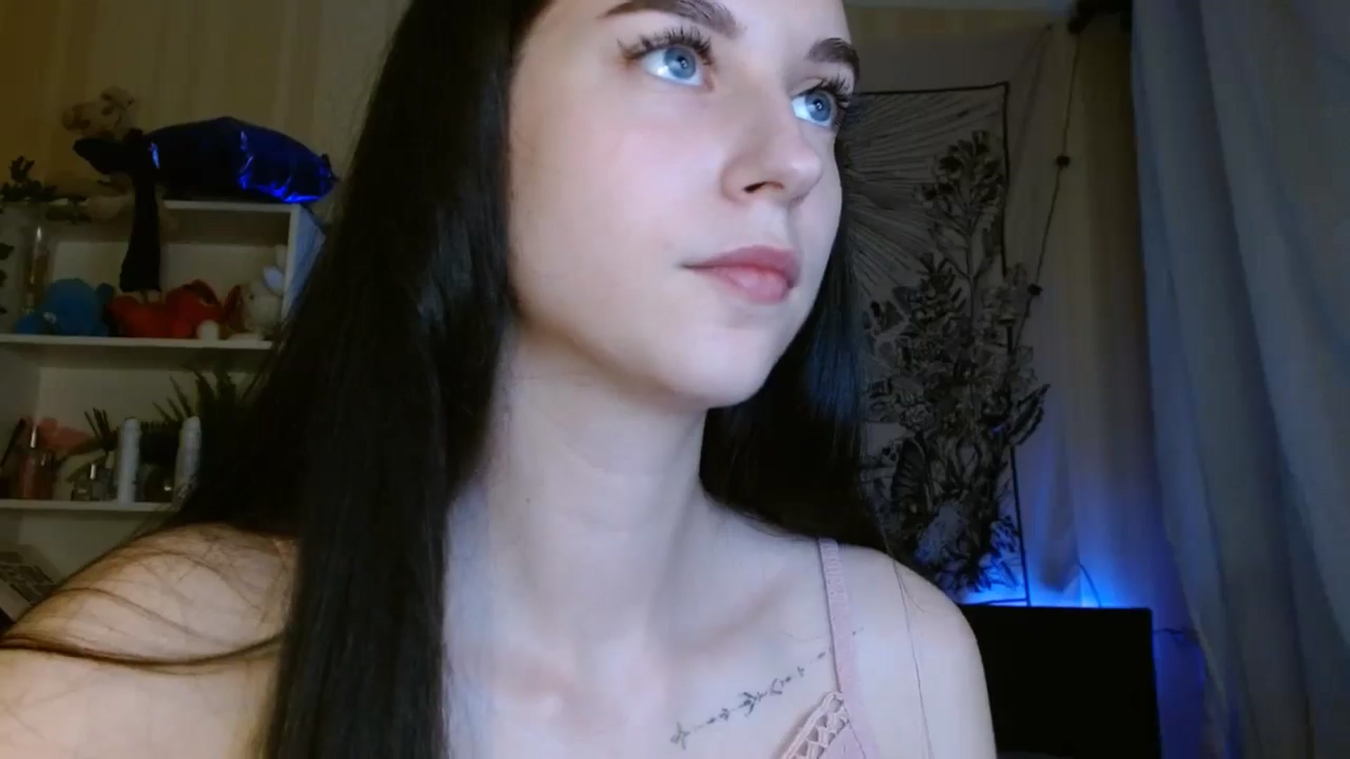 Gallery image thumbnail from ElsieF_'s myfreecams stream on, 06/09/2024, 17:51 image 4 of 20