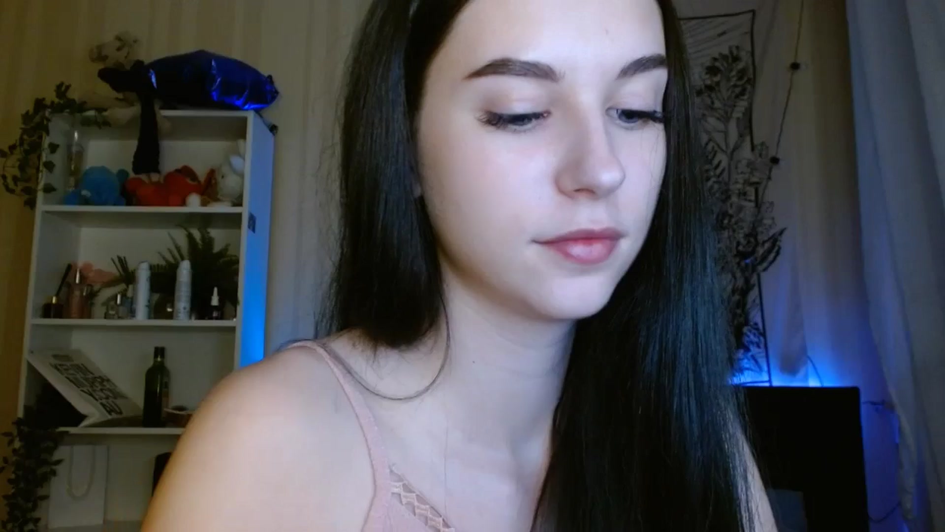 Gallery image thumbnail from ElsieF_'s myfreecams stream on, 06/09/2024, 17:51 image 20 of 20