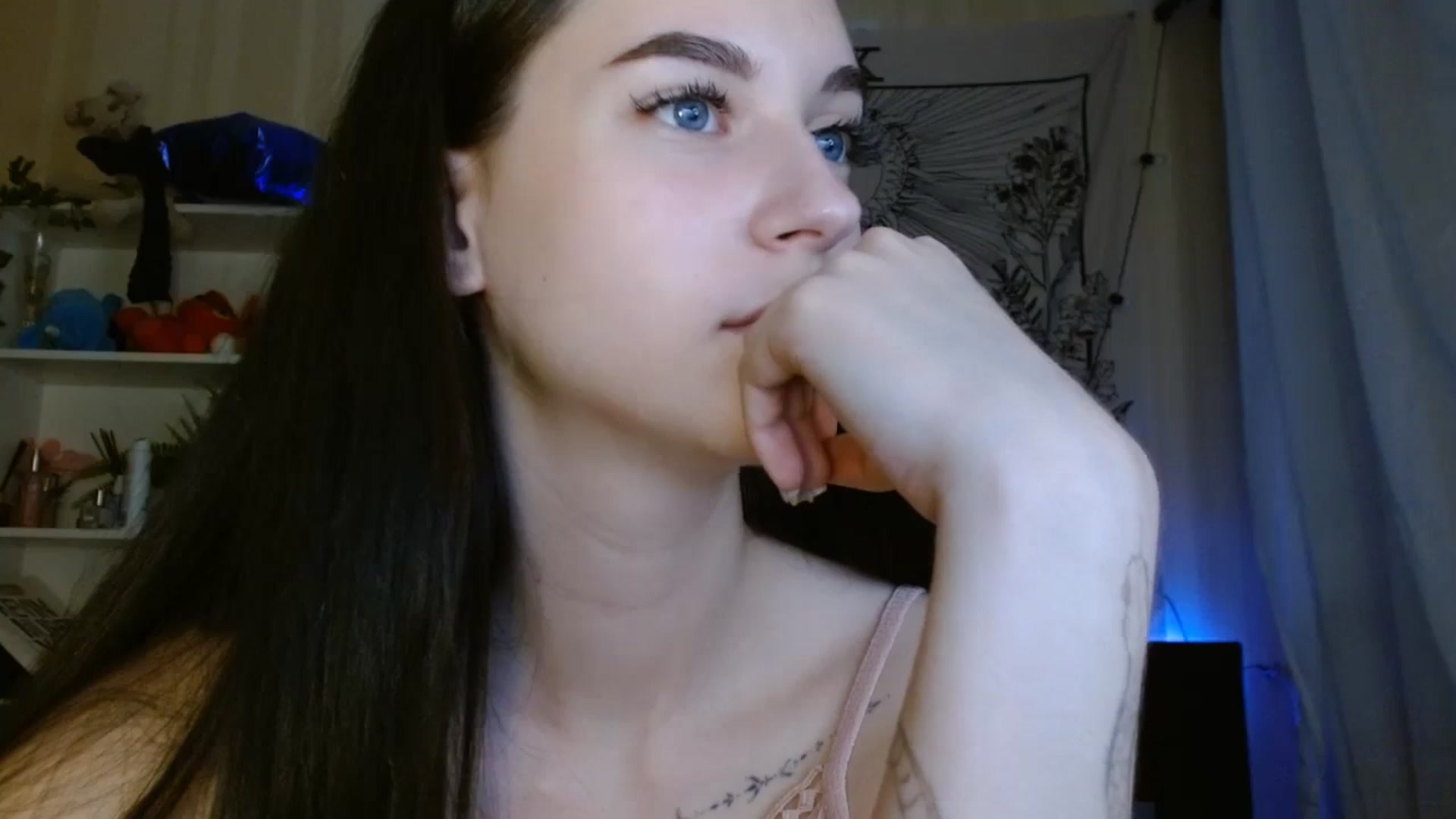 Gallery image thumbnail from ElsieF_'s myfreecams stream on, 06/09/2024, 17:51 image 12 of 20