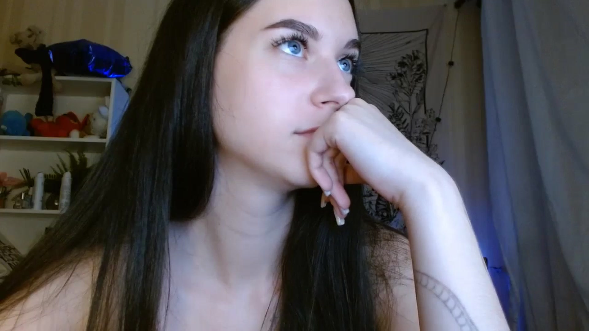Gallery image thumbnail from ElsieF_'s myfreecams stream on, 06/09/2024, 18:18 image 7 of 20