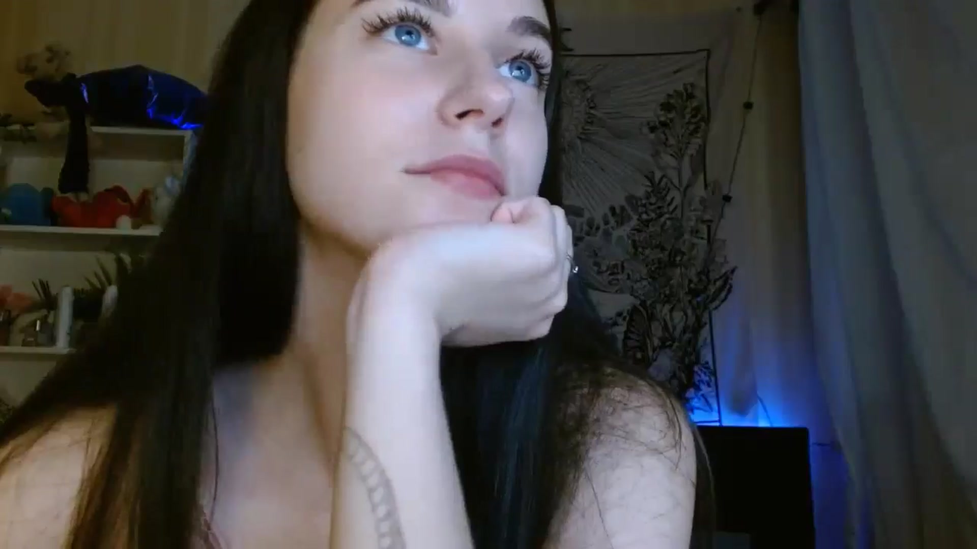 Gallery image thumbnail from ElsieF_'s myfreecams stream on, 06/09/2024, 18:18 image 6 of 20