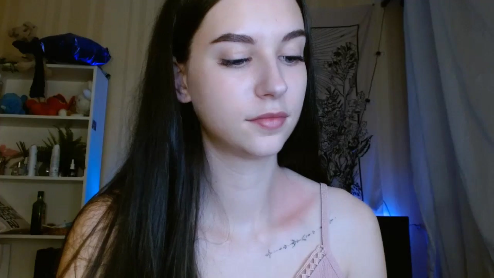 Gallery image thumbnail from ElsieF_'s myfreecams stream on, 06/09/2024, 18:18 image 17 of 20