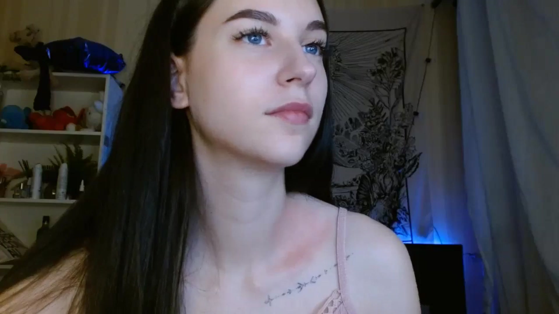 Gallery image thumbnail from ElsieF_'s myfreecams stream on, 06/09/2024, 18:18 image 16 of 20