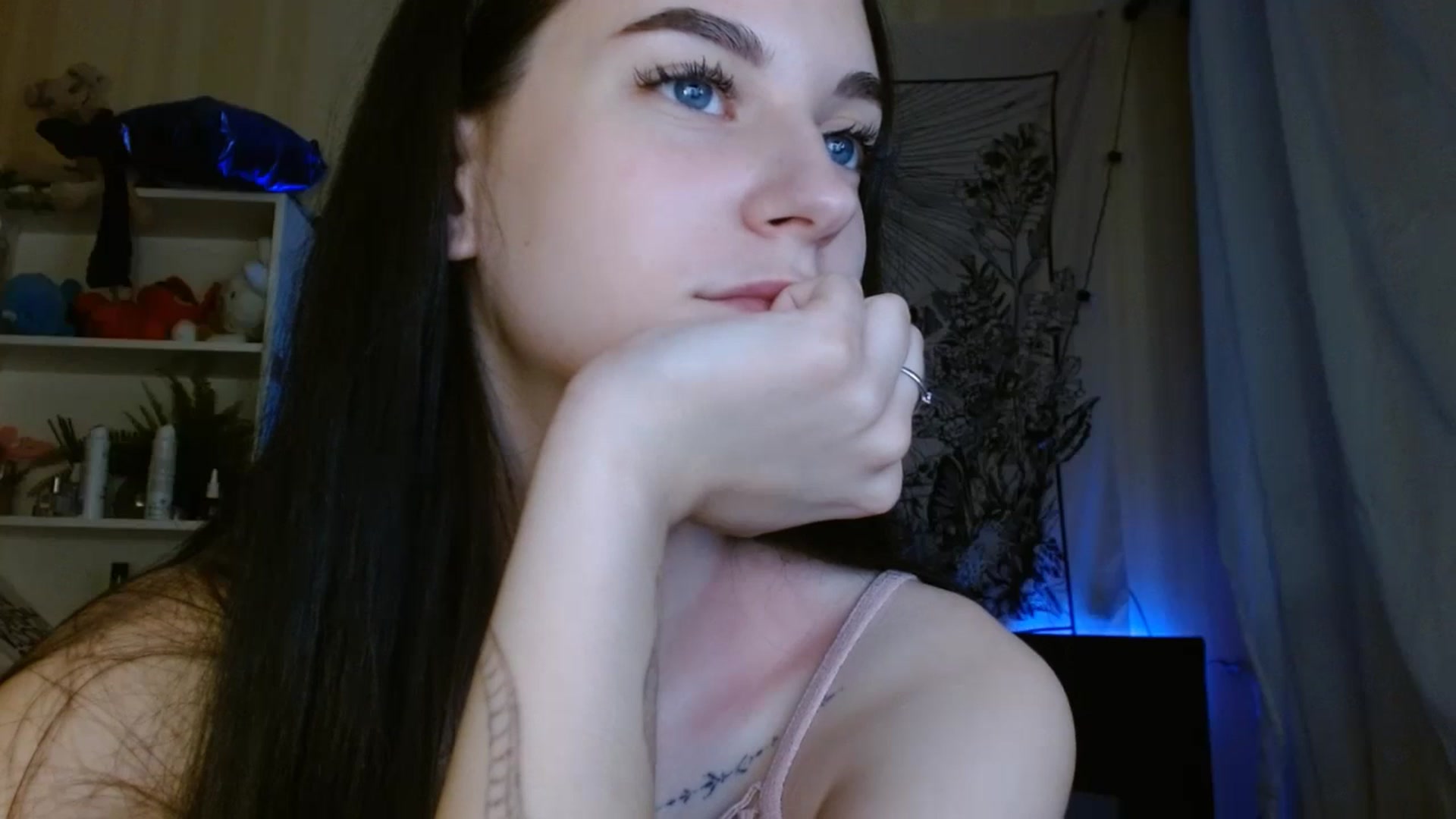 Gallery image thumbnail from ElsieF_'s myfreecams stream on, 06/09/2024, 18:18 image 18 of 20