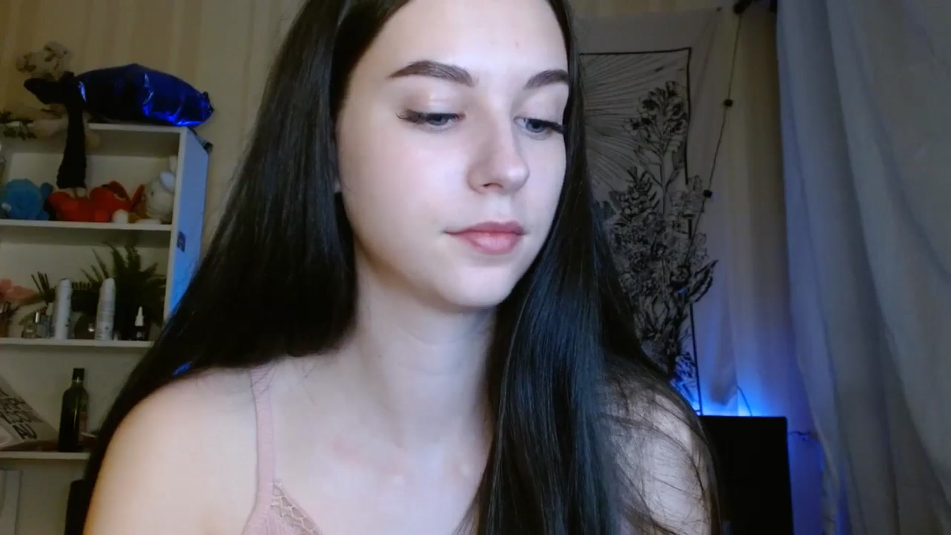Gallery image thumbnail from ElsieF_'s myfreecams stream on, 06/09/2024, 18:18 image 4 of 20