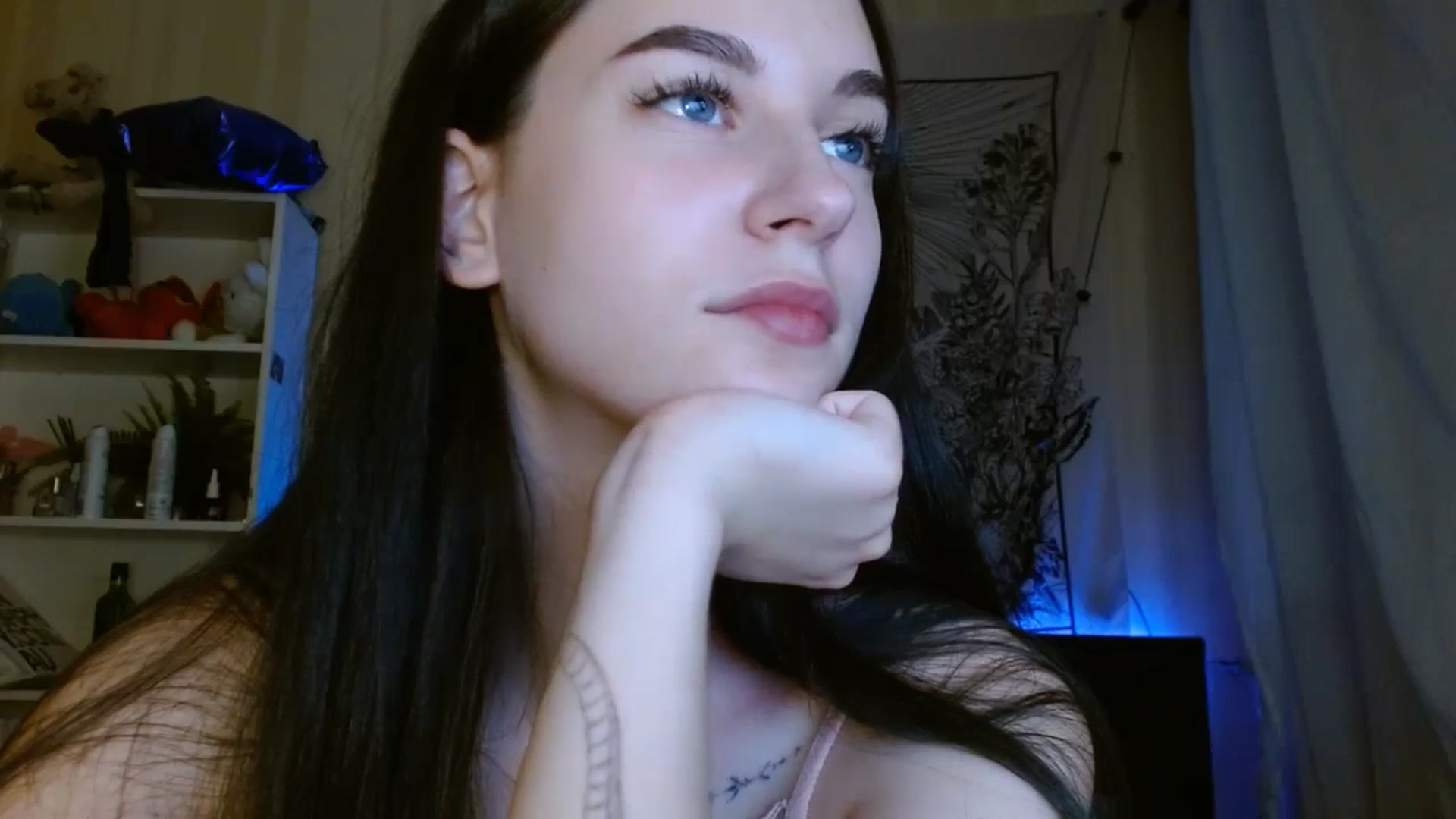 Gallery image thumbnail from ElsieF_'s myfreecams stream on, 06/09/2024, 18:18 image 12 of 20