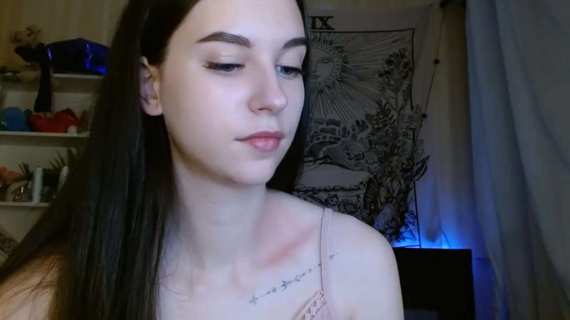 Gallery image thumbnail from ElsieF_'s myfreecams stream on, 06/09/2024, 18:18 image 15 of 20