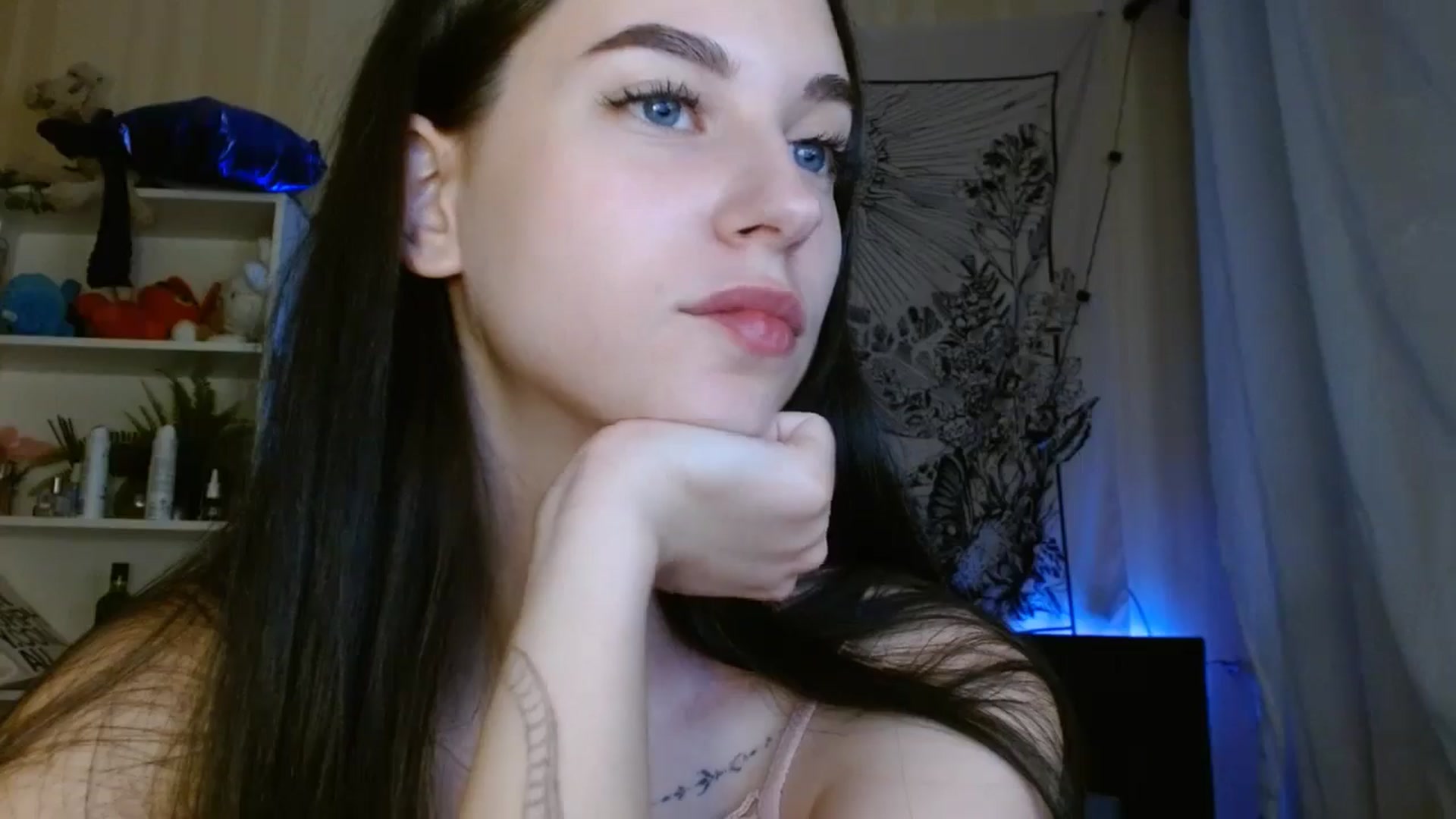 Gallery image thumbnail from ElsieF_'s myfreecams stream on, 06/09/2024, 18:18 image 11 of 20
