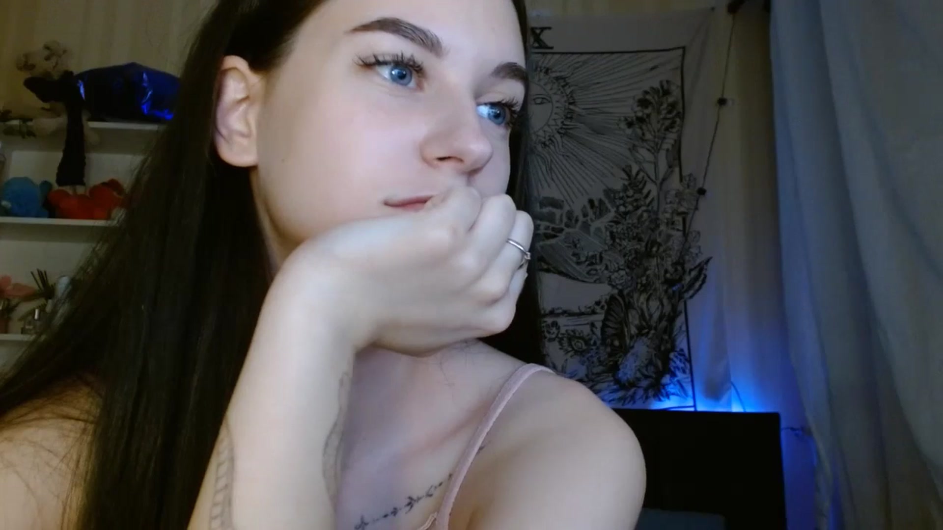 Gallery image thumbnail from ElsieF_'s myfreecams stream on, 06/09/2024, 18:18 image 10 of 20