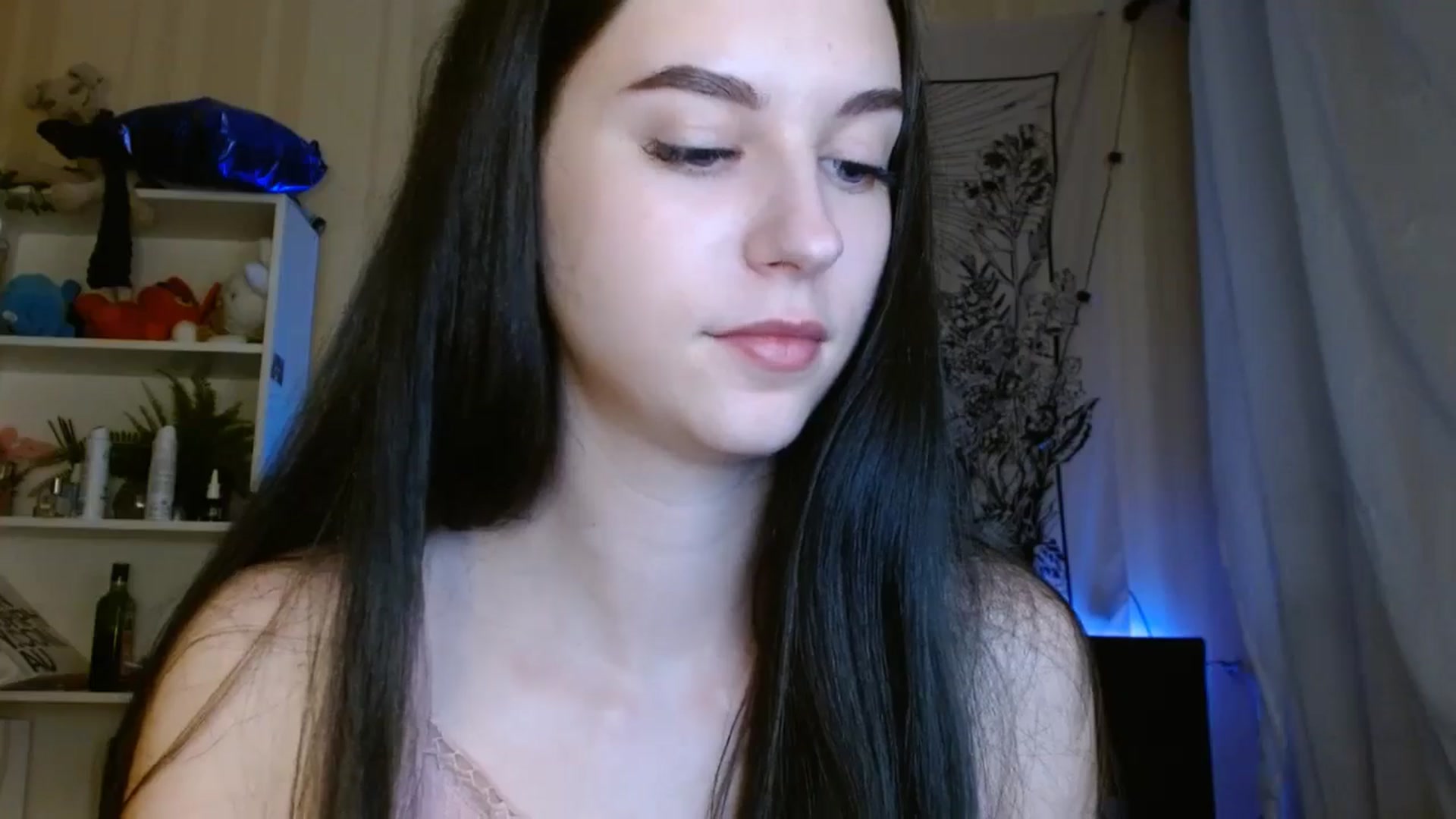 Gallery image thumbnail from ElsieF_'s myfreecams stream on, 06/09/2024, 18:18 image 5 of 20