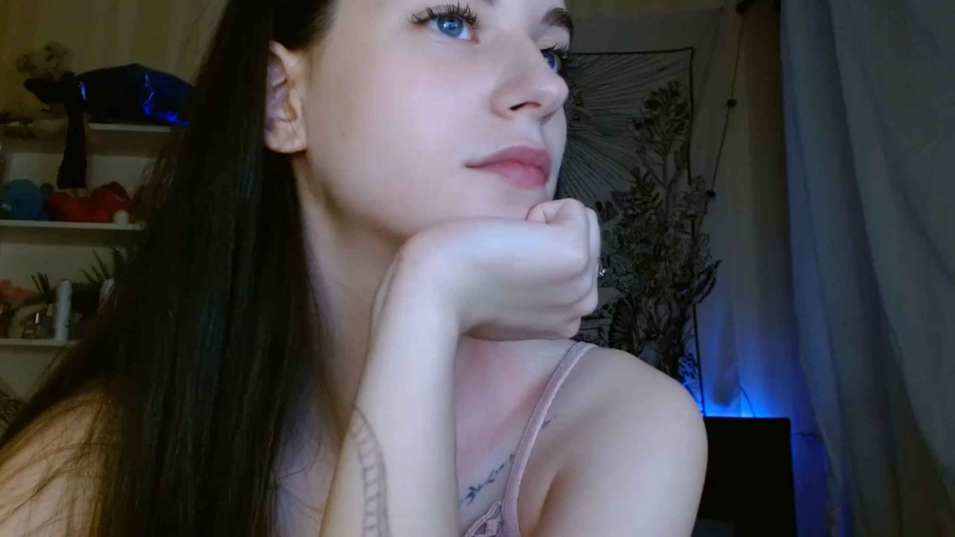 Gallery image thumbnail from ElsieF_'s myfreecams stream on, 06/09/2024, 18:18 image 14 of 20