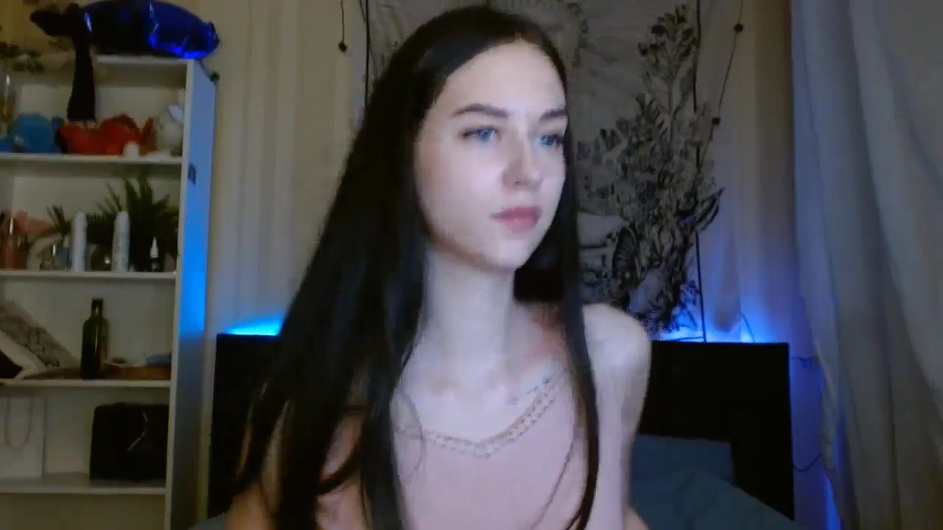 Gallery image thumbnail from ElsieF_'s myfreecams stream on, 06/09/2024, 18:37 image 4 of 20