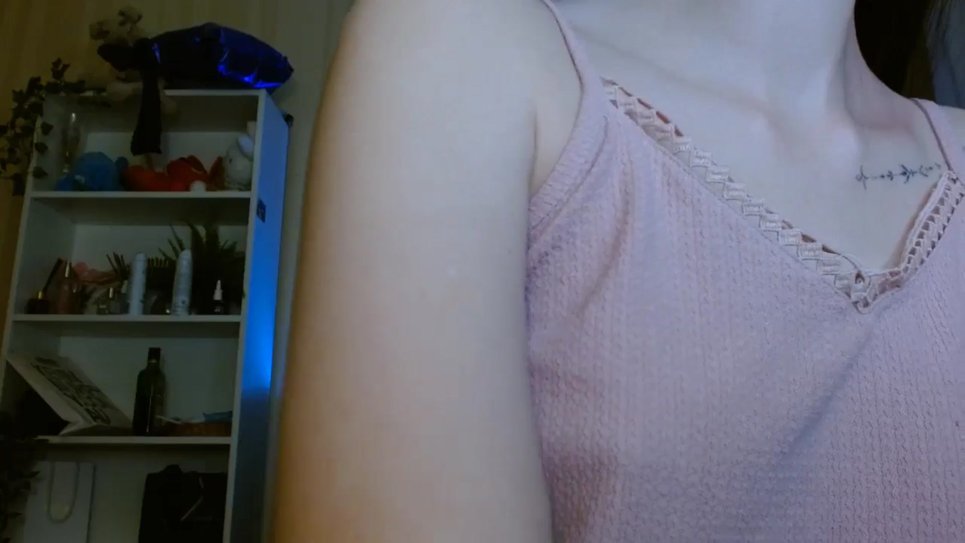 Gallery image thumbnail from ElsieF_'s myfreecams stream on, 06/09/2024, 18:37 image 14 of 20