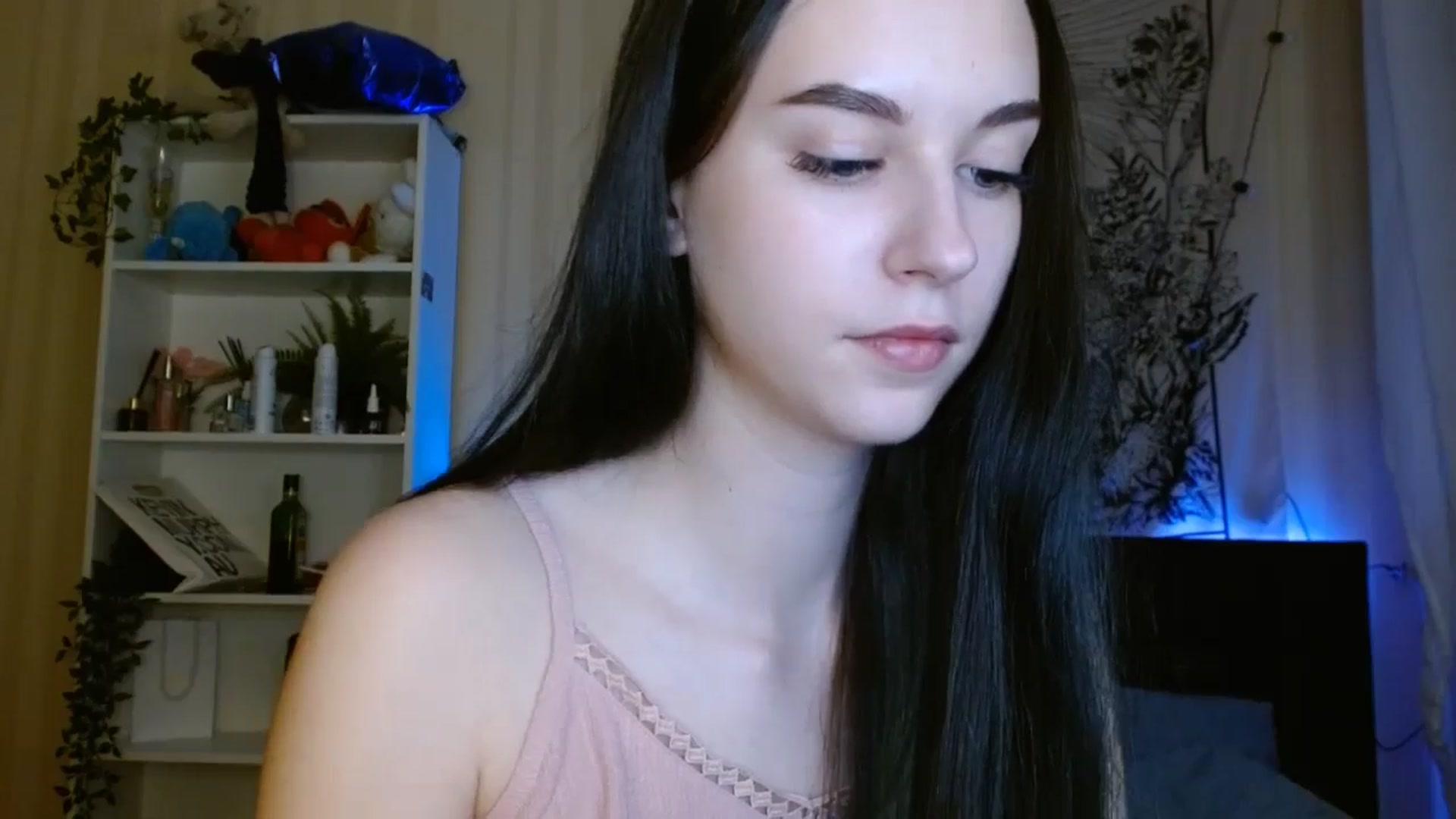 Gallery image thumbnail from ElsieF_'s myfreecams stream on, 06/09/2024, 18:37 image 12 of 20
