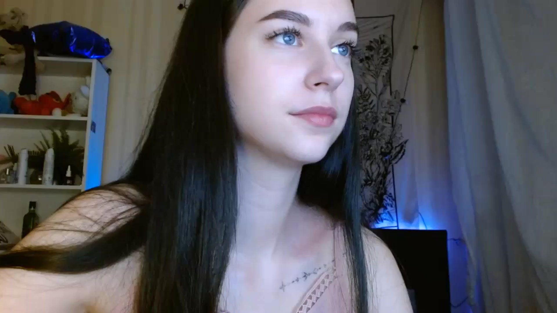 Gallery image thumbnail from ElsieF_'s myfreecams stream on, 06/09/2024, 18:37 image 5 of 20