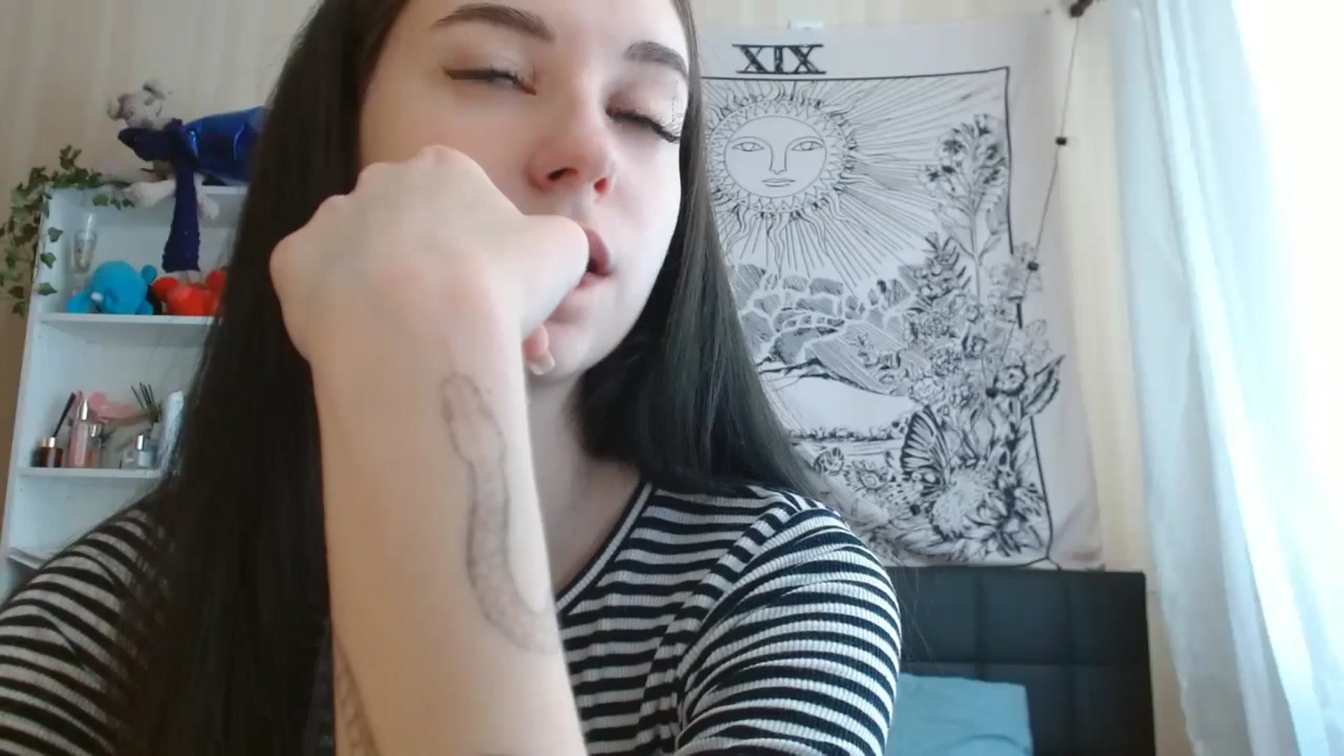 Gallery image thumbnail from ElsieF_'s myfreecams stream on, 06/10/2024, 08:57 image 17 of 20