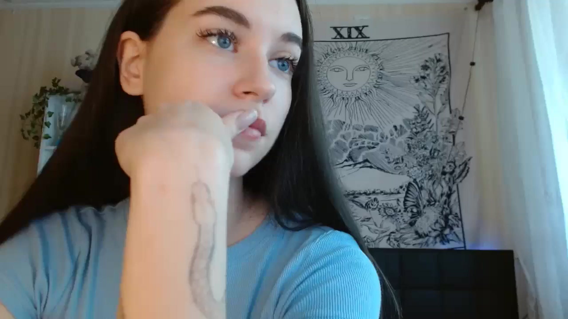 Gallery image thumbnail from ElsieF_'s myfreecams stream on, 06/11/2024, 05:33 image 6 of 20